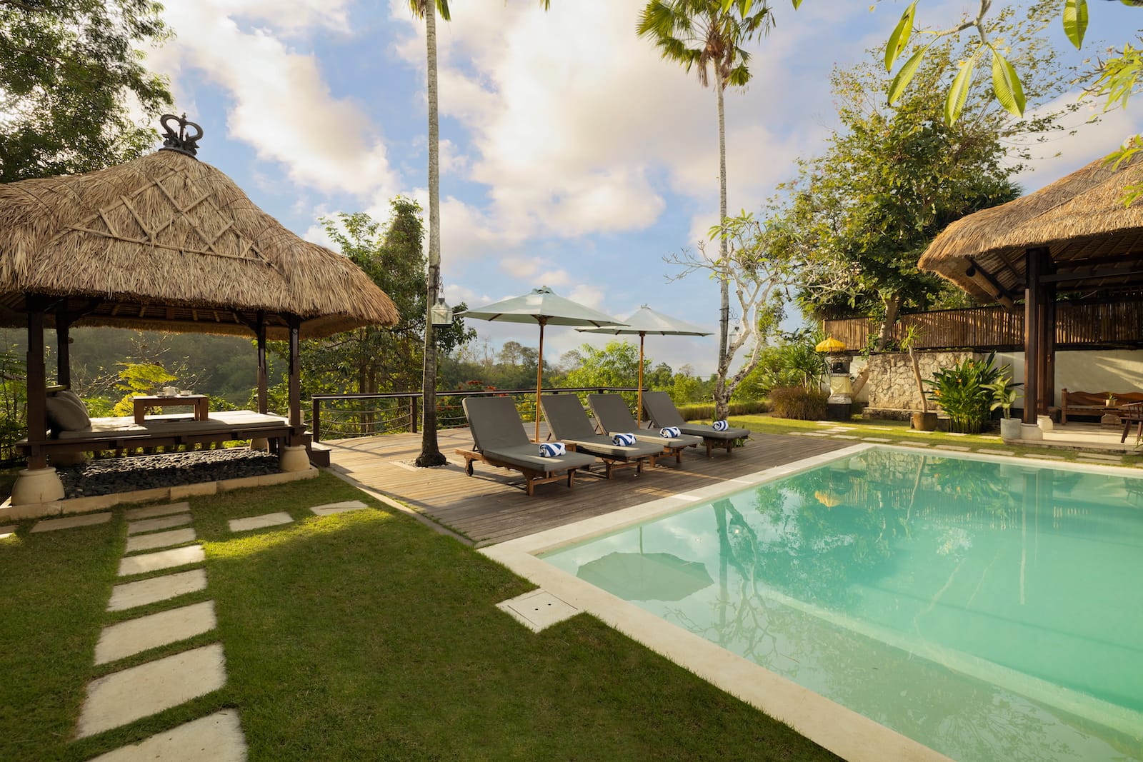 Villa Grasshopper: Tropical Villa in Jimbaran, Bali - Nakula